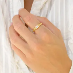 klar quartz ring i forgyldt messing - Eliné