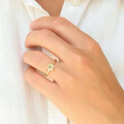 lysegrøn krystal ring i forgyldt messing - Loom Stones