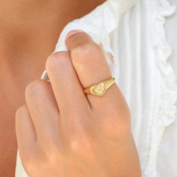 bogstav C zirkon ring i forgyldt messing