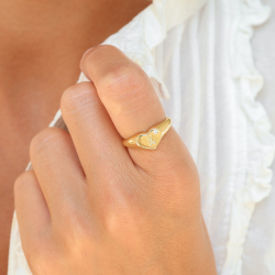 bogstav K zirkon ring i forgyldt messing