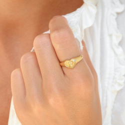 bogstav T zirkon ring i forgyldt messing
