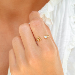 bogstav A zirkon ring i forgyldt messing