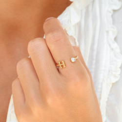 bogstav H zirkon ring i forgyldt messing