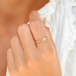 bogstav K zirkon ring i forgyldt messing