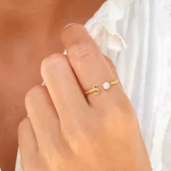 bogstav S zirkon ring i forgyldt messing - My Letter
