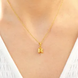 vandfast bogstav R halskæde i forgyldt stål - OCEANA