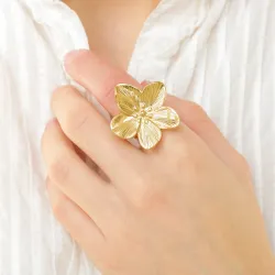 vandfast blomster justerbar ring i forgyldt stål - OCEANA