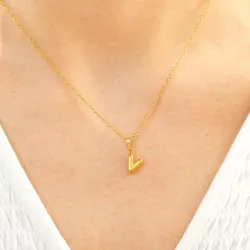 vandfast bogstav V halskæde i forgyldt stål - OCEANA