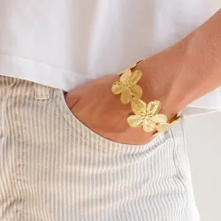 vandfast blomster armring i forgyldt stål - OCEANA