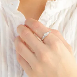 hvid zirkon ring i rhodineret sølv