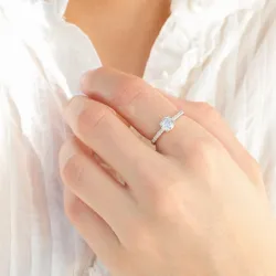 hvid zirkon ring i rhodineret sølv