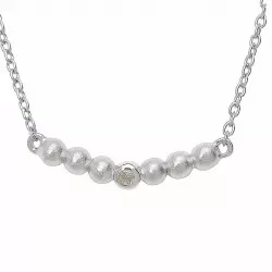 Elegant halskæde i sølv med vedhæng i sølv