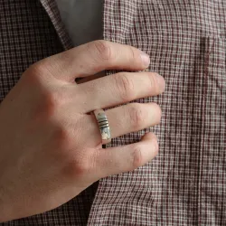 Herrering i oxideret sølv med 8 karat guld