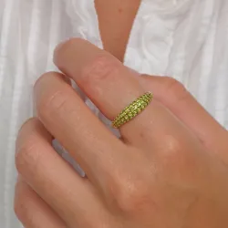 olivenfarvet ring i forgyldt messing