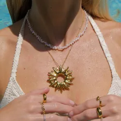 vandfast sol halskæde i forgyldt stål - OCEANA