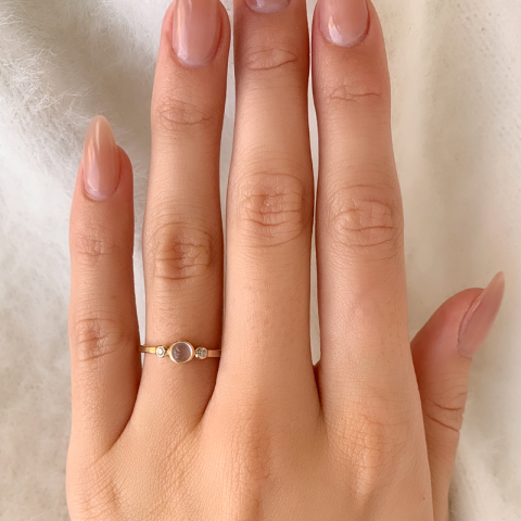 ring med månesten